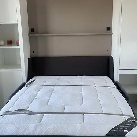 Appartamento Studio climatisé avec grande terrasse et parking privé, proche plage et commerces - FR-1-716-60 *